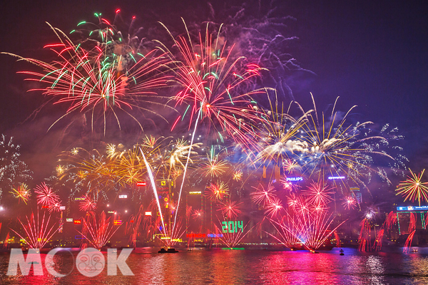 今年的香港跨年煙火匯演，規模創下歷年之最。（圖片提供／香港旅遊發展局）