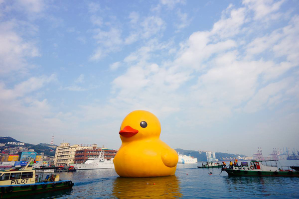 基隆黃色小鴨在今天上午重返海洋廣場。（圖片來源／取自黃色小鴨來基隆粉絲團）