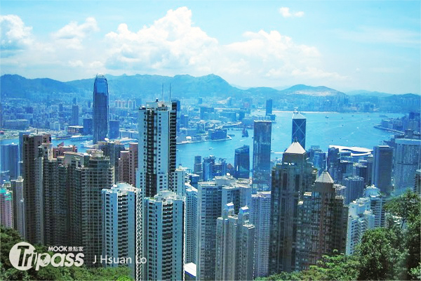 近期前往香港旅遊，只要出示VISA卡及有效之同名旅遊證件，就可獲贈PCCW-HKT「香港任縱橫」儲值卡5日通行證一張。（圖片提供／墨刻編輯部）
