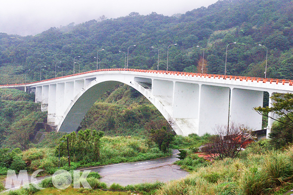 陽金公路旁馬槽橋兩側溪谷中的馬槽溫泉，雖地處偏遠，總能吸引熟門路的遊客不辭路遙來造訪。（圖片提供／台北市政府觀光傳播局）