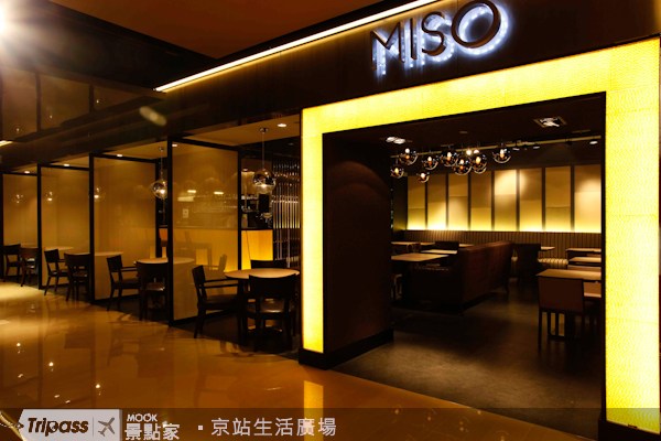 參加京站舉辦的「愛情樹下」情人合影活動，將有機會獲得主題餐廳MISO浪漫情人餐。（圖片提供／京站廣場）