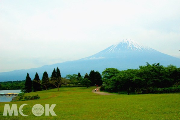 倚著富士山美景，田貫湖的景致令人心曠神怡。（圖片／那米哥旅行社提供）