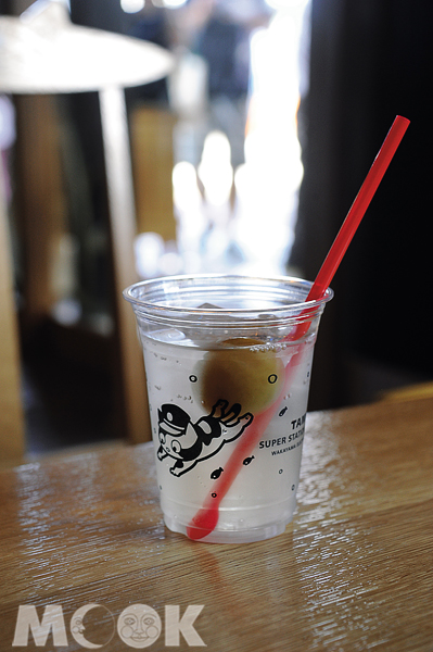 小玉咖啡中的梅子汁，以當地盛產的梅子醃漬後泡水而成，新鮮好喝又解渴。（圖片提供／墨刻編輯部）