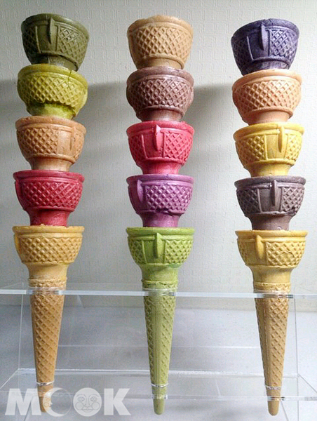 國外空運來台的冰淇淋甜筒色彩繽紛誘人。（圖片提供／Honey Creme）