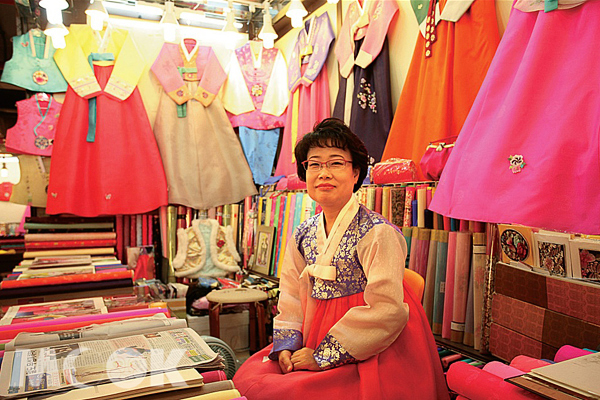 廣藏市場裡頭有著一整區的韓服訂製或購買區。（圖片提供／TRAVELER Luxe旅人誌）