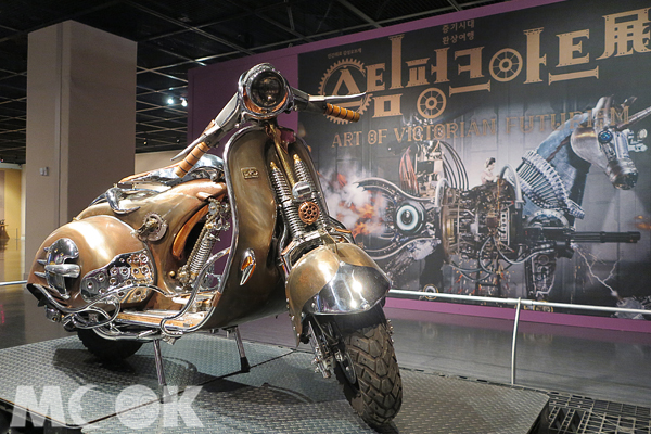 「蒸氣龐克藝術展」最受歡迎的「偉士牌摩托車Springer Sting」作品。（圖片提供／奧莉薇小K）