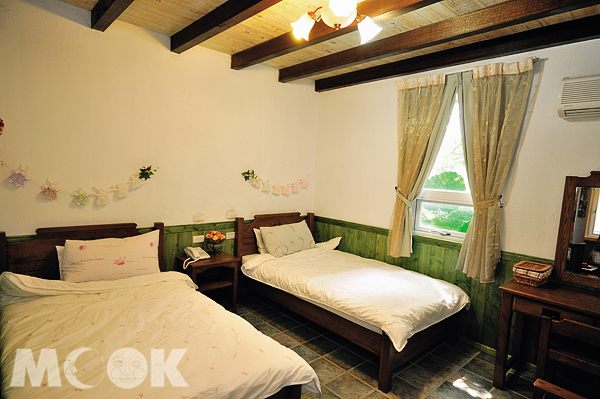南歐色彩濃厚的客房，顯得溫馨舒適。（圖片提供／墨刻編輯部）