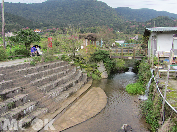 竹子湖的親水潭戲水空間。（圖片來源／台北市政府工務局官網）