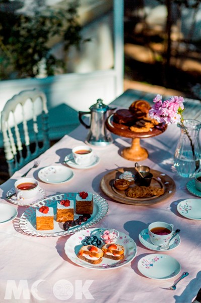 Afternoon Tea 春天推出Sakura系列新品提案櫻花主題餐桌（圖片提供／統一午茶風光）