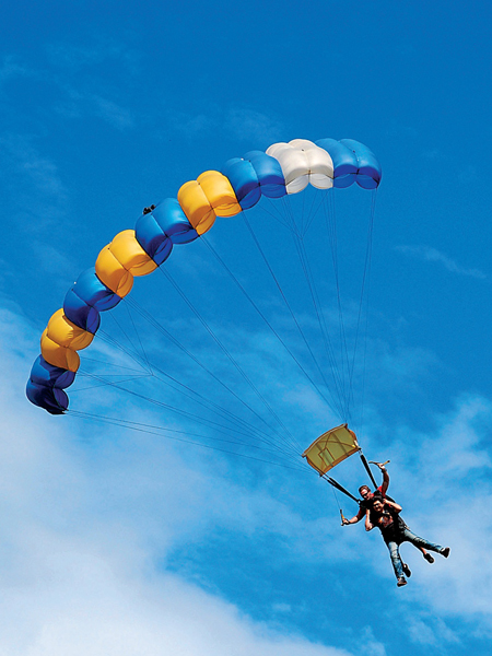 高空跳傘，光是用想的只會覺得很恐怖，要實際玩過才知道是種享受。（圖片提供／TRAVELER Luxe旅人誌）