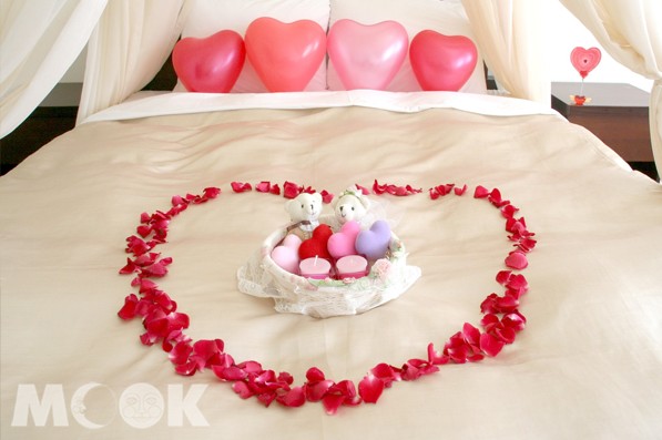 甜蜜套房布置供情侶與新婚夫妻享受浪漫假期。(圖片提供／峇里連鎖飯店)