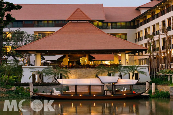 拉蒂蘭娜河畔溫泉度假飯店的質樸景色。（圖片提供／Hotels.com）