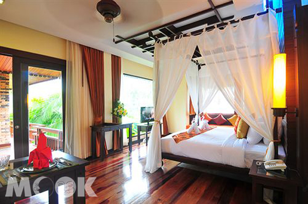 在奧南富皮曼渡假村享受兩人的浪漫時光。（圖片提供／Hotels.com）