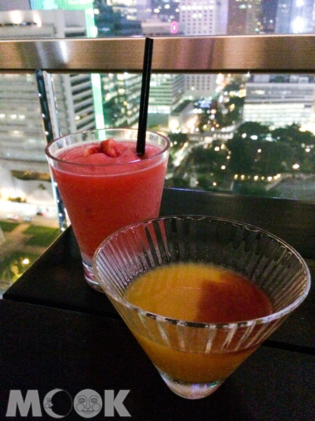 SEVVA提供各式雞尾酒，無論是經典的「Margarita」和「Cosmopolitan」都相當受歡迎。（圖片提供／MOOK編輯部任祥攝）