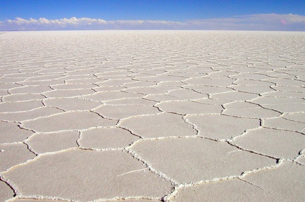 乾涸時的烏尤尼鹽湖（圖片來源／http://www.boomsbeat.com）