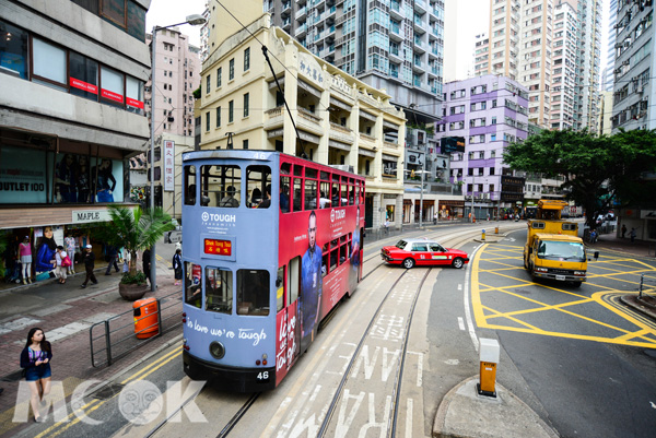 香港雙層路面電車因在行進時會發出叮叮噹噹的聲音，故稱作「叮叮車」。（圖片提供／TRAVELER Luxe旅人誌）