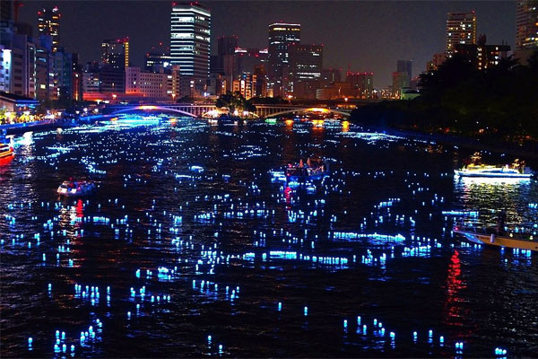 大阪大川化身銀河的浪漫夜景。(圖片來源／天の川プロジェクト)