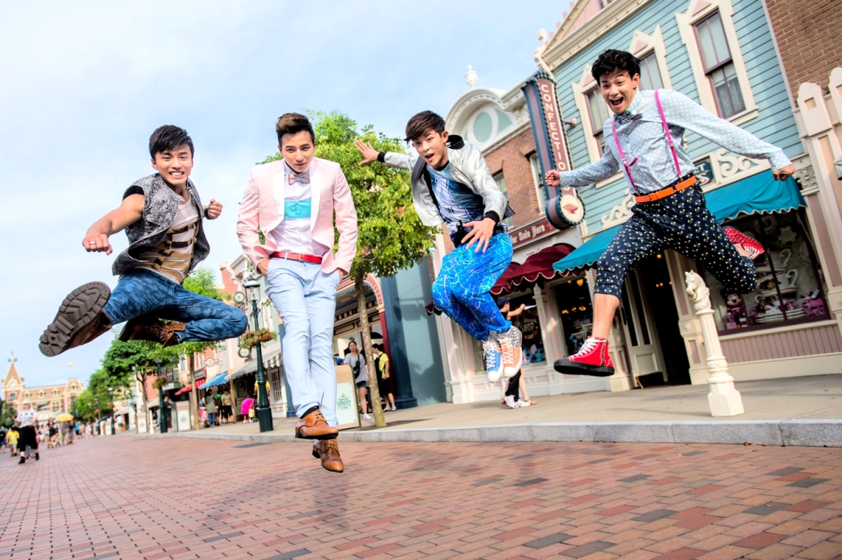 跟著Lollipop@F四個大男孩的腳步，用心體會香港迪士尼，你會發現並愛上特別的自己！（圖片提供／香港迪士尼）
