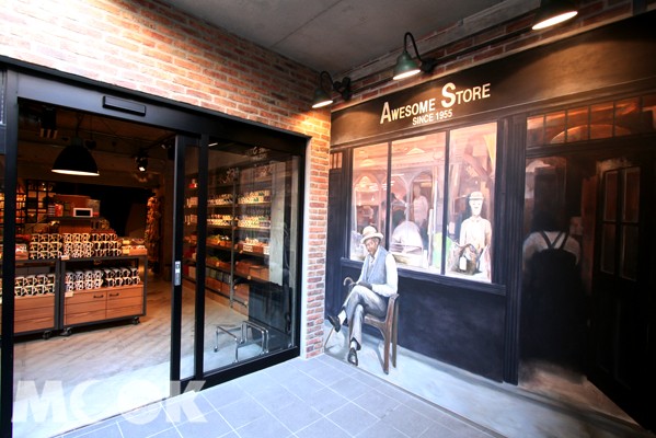 AWESOME STORE店址位於B1，外觀設計受美式風格影響。(圖片提供／REPHOUSE)
