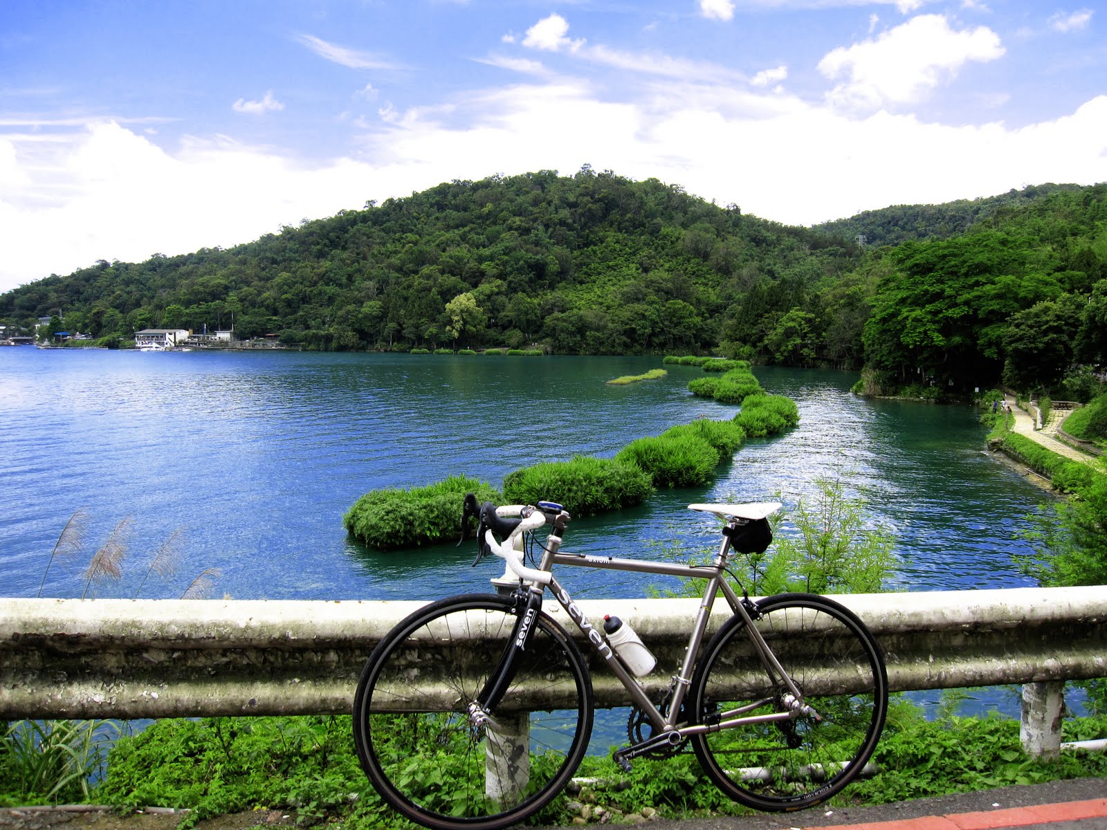 日月潭環湖自行車道於2012年被CNNGO選為全球十大最美自行車道之一。(圖片來源／taiwanincycles）