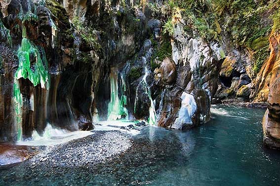 栗松溫泉天然美景，吸引許多喜歡大自然的民眾拜訪。(圖片來源／douban）