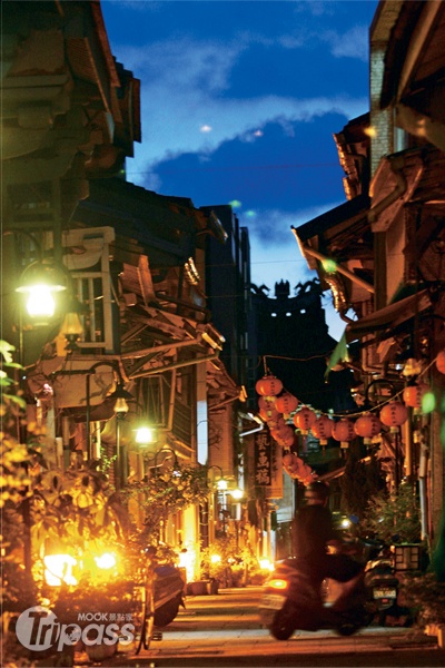 「神農街」昔日被稱為北勢街，是目前台南市保存最完善的老街，也是"五條港文化園區"最重要的據點。(圖片提供／墨刻編輯部)
