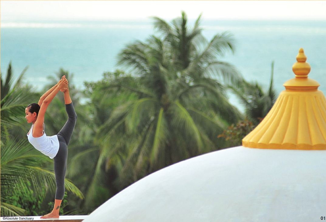 在蘇梅島的能量自然裡做瑜珈，吐納空氣裡的療癒力量。（圖片提供／TRAVELER Luxe旅人誌）