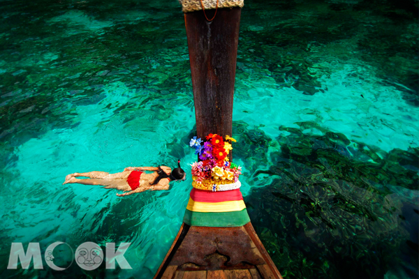 普吉島是世界知名的熱帶觀光勝地，豐富的天然資源替泰國吸引了不少旅客，而被譽稱為「泰國的珍珠」。(圖片提供／新航）