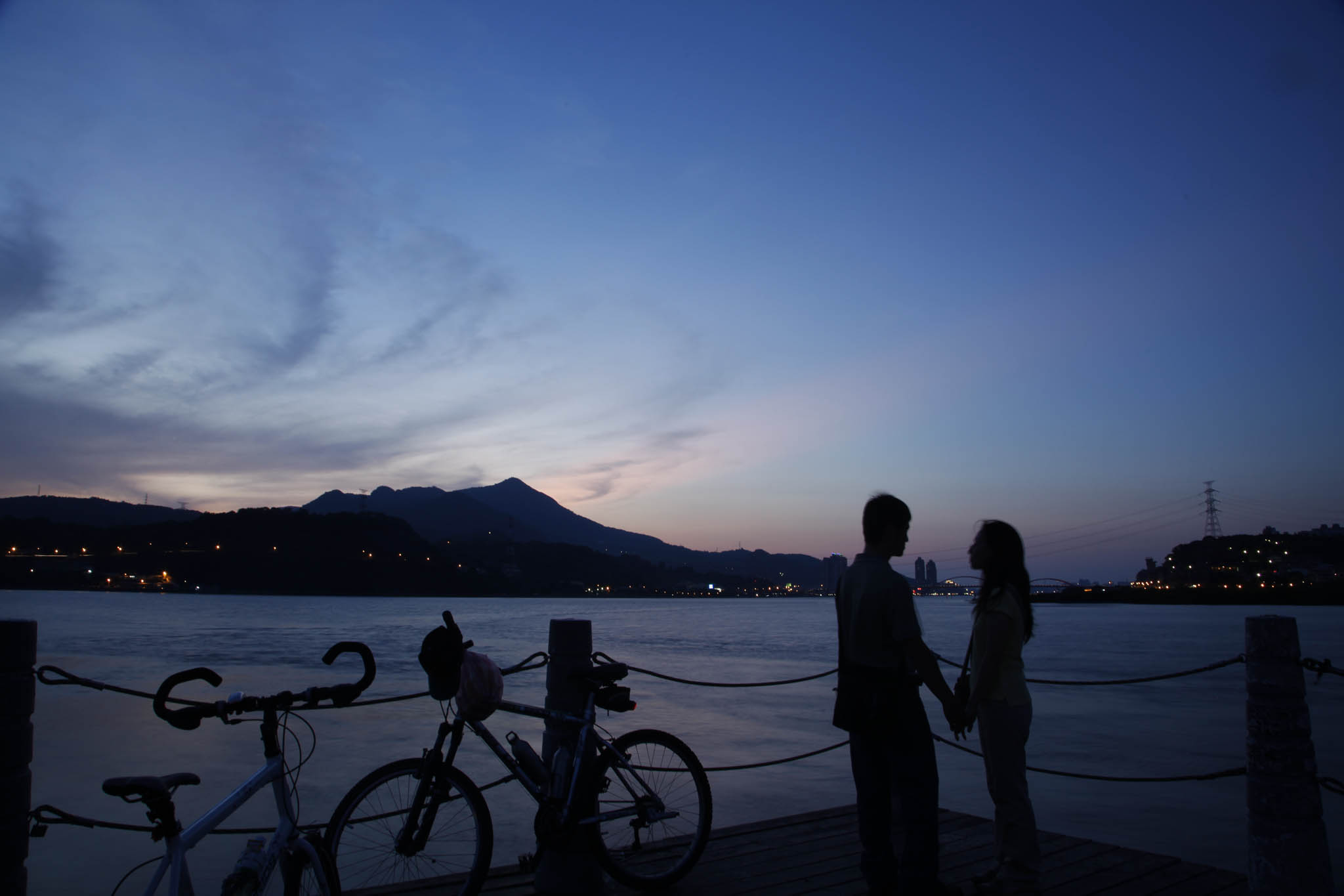黃昏時候來社子島騎乘單車，夕照美景相當動人。(圖片來源／台北市政府觀旅局台北旅遊網）
