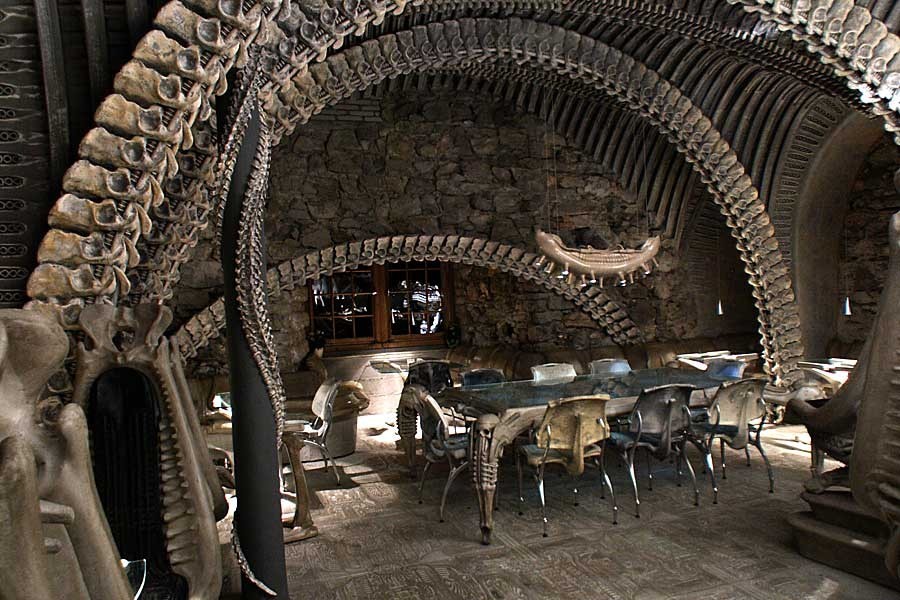 H.R. Giger Alien Bar是以Ridley Scott的電影「異形」作為主題，身為科幻迷絕對不能錯過。