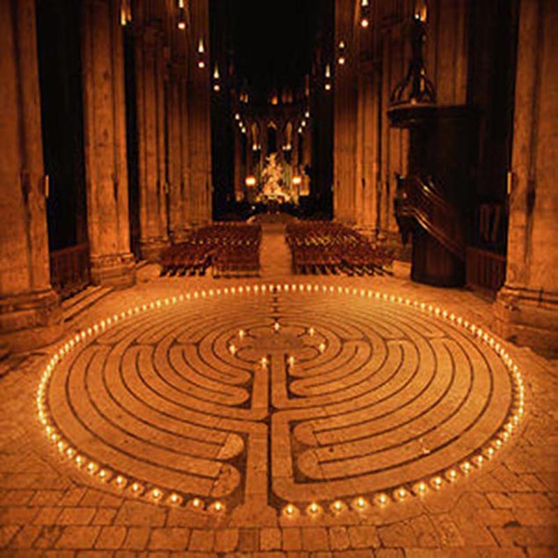 沙特爾聖母大教堂螺旋形迷宮。(圖片來源／labyrinth）