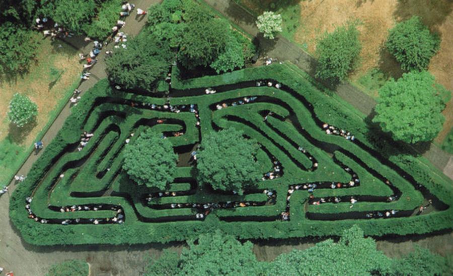 英國最古老的樹籬迷宮Hampton Court Maze。(圖片來源／scripturesolutions）