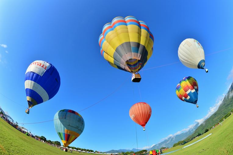 鹿野高台因每年舉辦熱氣球嘉年華而吸引大批遊客前往。(圖片來源／台灣觀光局）