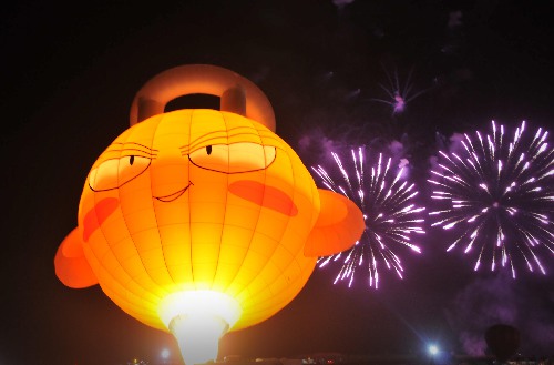 晚上嘉年華也準備了熱氣球燈光秀、煙火及各式攤販。(圖片來源／阿布奎基熱氣球嘉年華官方網站）