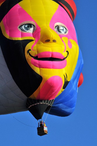 各式各樣的有趣造型熱氣球，絕對讓遊客大呼過癮。(圖片來源／阿布奎基熱氣球嘉年華官方網站）