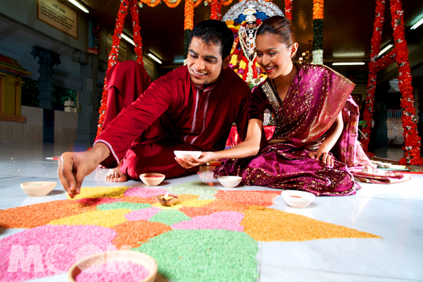 印度人在盛典屠妖節製作美麗的Kollam迎賓，歡迎多元種族登門共享歡愉與友誼。(圖片提供／馬來西亞觀光局）