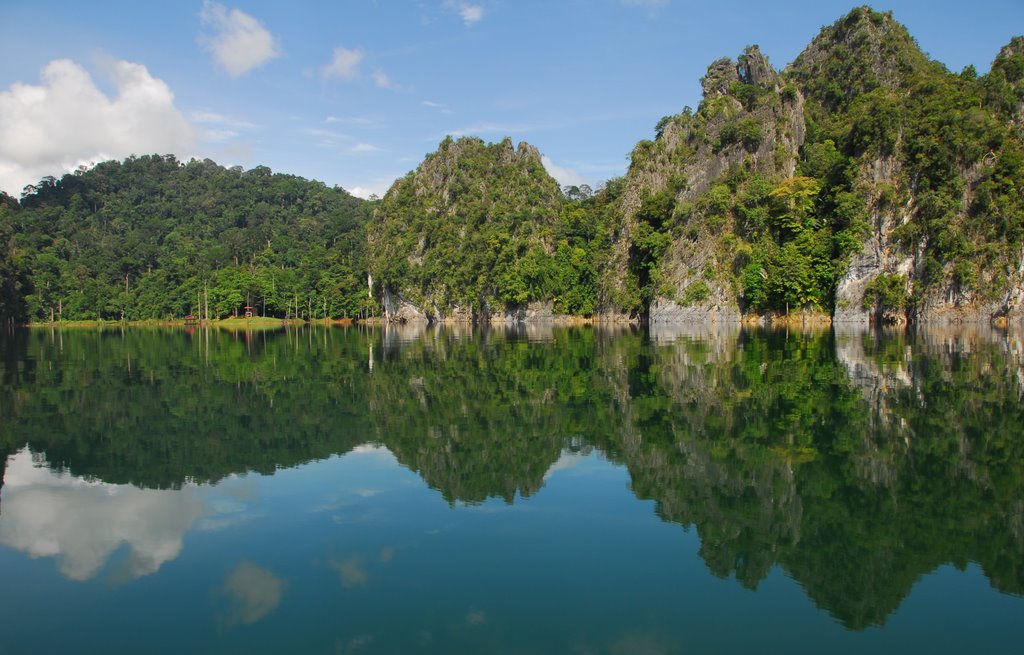 肯逸湖是馬來西亞最大也是東南亞最大的人造湖。(圖片來源／panoramio）