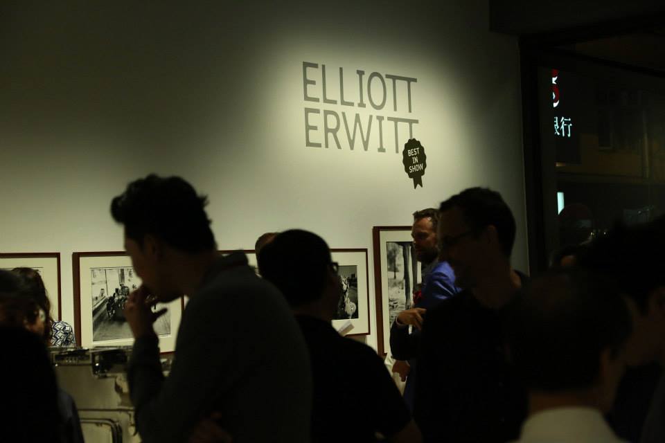 F11攝影博物館開幕，邀請攝影師Elliott Erwitt作品做為開幕展。(圖片來源／F11 Photographic Museum)