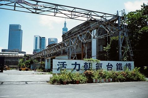 於活動期間六、日在台北機廠領取乘車券搭乘小火車悠遊林蔭大道。(圖片來源／Art Happening 宜東文化）