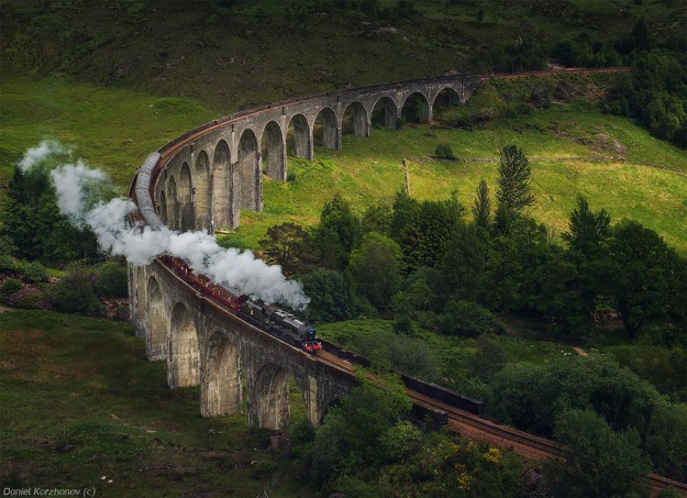 Glenfinnan Viaduct, Scotland (圖片來源／boredpanda）