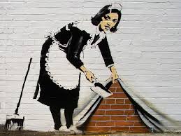 Banksy作品善於和周邊環境做結合互動。(圖片來源／Banksy)