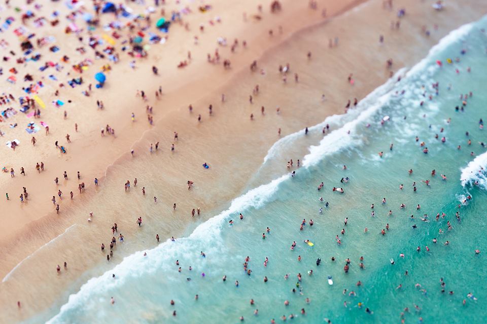 邦迪海灘離雪梨只有短短七公里的距離，觸手可及的美麗海灘相當受到當地人歡迎。(圖片來源／Australia.com）