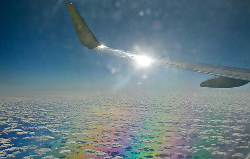 彩虹巨毯夢幻的覆蓋空中。(圖片來源／big5）