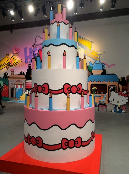 現場還有Hello Kitty的生日蛋糕。（圖片來源／neontommy）