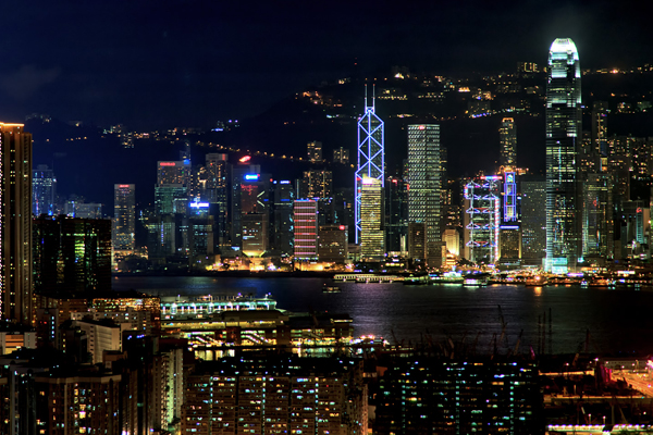 來到香港絕對不能漏掉太平山賞夜景的行程。(圖片來源／www.shafir.info）