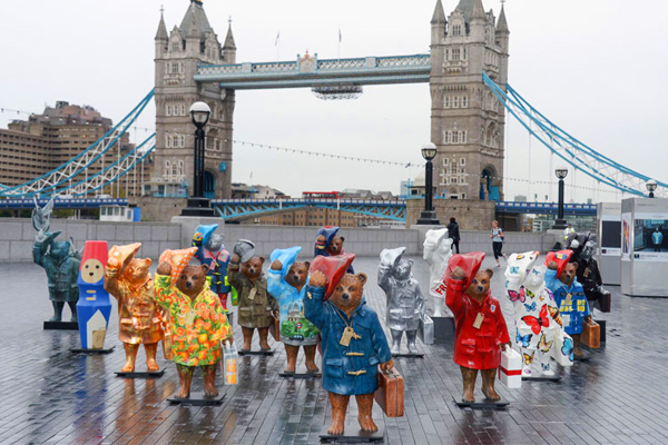 不同花樣的帕丁頓小熊四散在倫敦街頭，等著遊客到來。（圖片來源／nspcc）