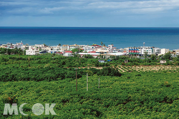 枋山站附近的海濱聚落美景。（圖片提供／TRAVELER Luxe旅人誌）