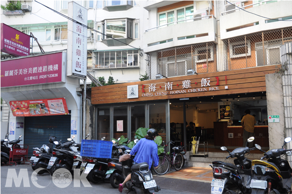 位於慶城街的慶成海南雞飯，平價美味，是附近必吃的美食之一。(攝影／MOOK景點家廖啟佑）