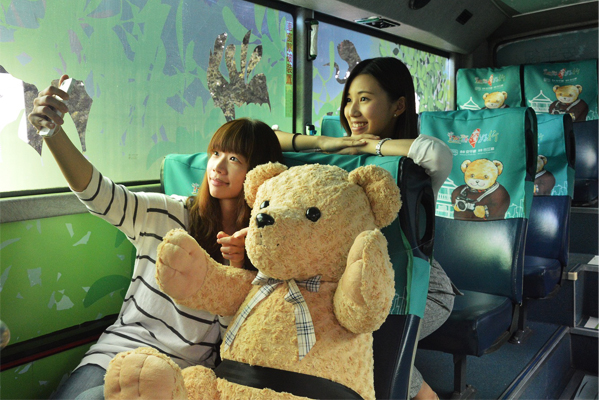 現在民眾到台南都有機會搭到泰迪熊公車。(圖片來源／台南市觀光局）
