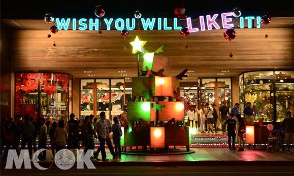 勤美天地聖誕村以「希望你會喜歡:)」為主題麋鹿跌出的聖誕樹相當可愛。(攝影／MOOK景點家廖啟佑）